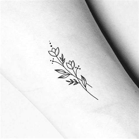 Share 77+ tiny flower tattoos - in.coedo.com.vn