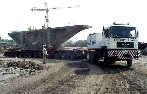 Installation of Pier Segments – Bandra Sea Link – Freight Wings