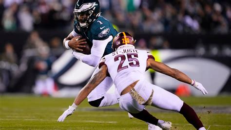 Eagles, NFL’s Last Unbeaten Team, Fall to Commanders - The New York Times