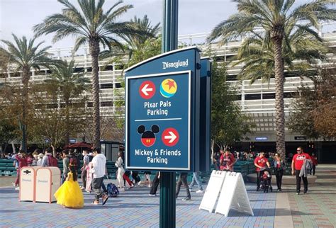 Disneyland Parking: Info, Tips & How to Save Money (2024) - California ...