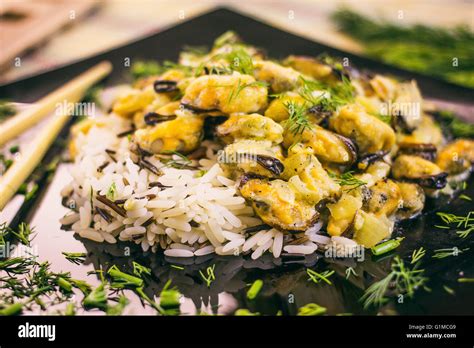Mussels in cream sauce hi-res stock photography and images - Alamy
