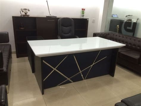 Arriba 31+ imagen modern office table - Abzlocal.mx