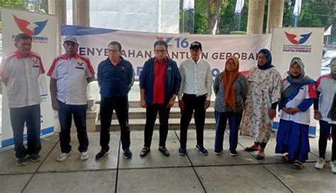 Aksi Nyata Peduli UMKM, Partai Perindo Bagikan Tiga Gerobak ke Pedagang