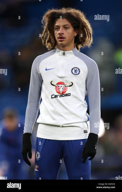 Chelsea's Ethan Ampadu Stock Photo - Alamy