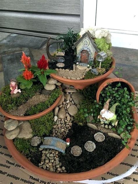 Crea bellos mini jardines en macetas de barro