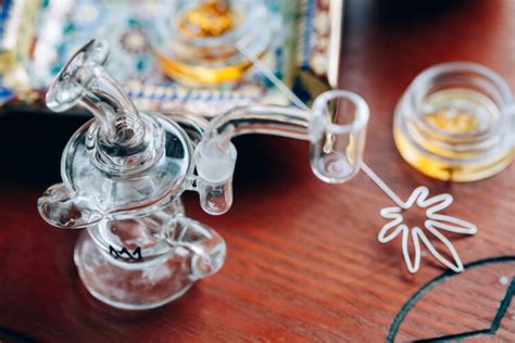 How To Dab Cannabis Concentrates And Why You Should Try It — Cannavine