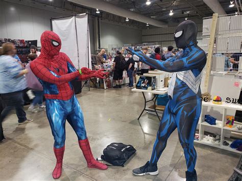 Me as Symbiote Spidey/Venom with Spidey from a con last year. : r ...