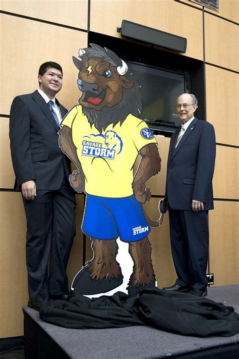 Southeastern Oklahoma State University introduces new bison mascot | KFOR.com Oklahoma City