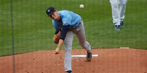 Pitching prospects look good at Mariners camp