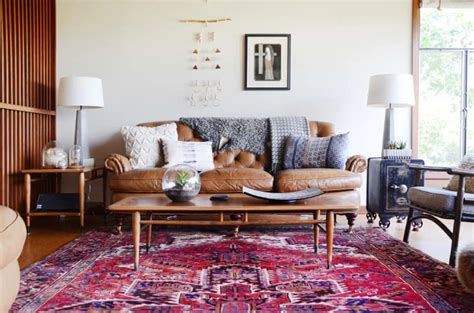 The Right Way to Style a Red Persian Rug | Round carpet living room ...