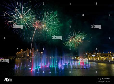 THE POINTE ,DUBAI. VIEW OF THE SPECTACULAR FIREWORKS AND THE COLOURFUL DANCING FOUNTAINS DURING ...