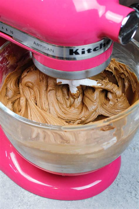 The Best American Buttercream Recipe: Ready in 5 minutes - Chelsweets