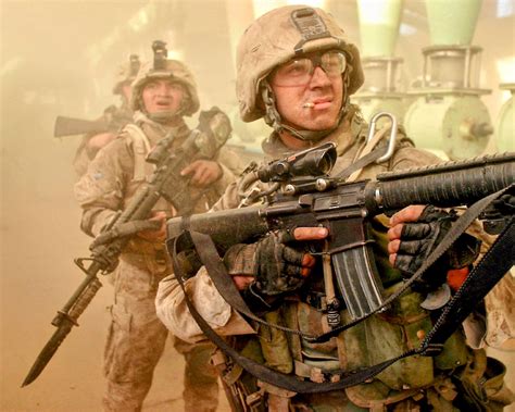 US Marines clearing Fallujah in 2004 [3000x2400] : r/MilitaryPorn