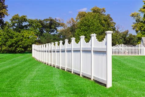 Vinyl Fencing Installation in Okanagan - Accurate Fencing