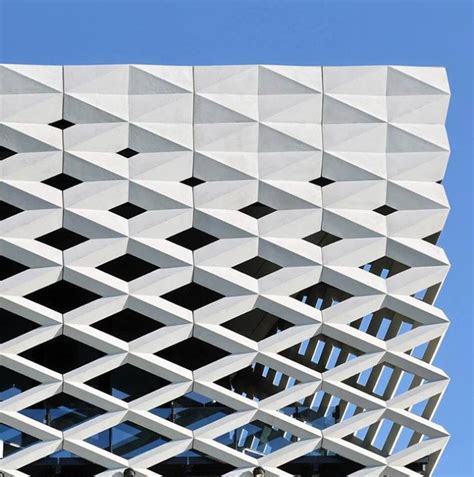 Pin by Jéssica Gregório on // facades | Parametric design, Parametric architecture, Facade ...