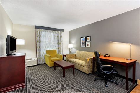 La Quinta Inn & Suites by Wyndham Indianapolis South | Indianapolis, IN Hotels