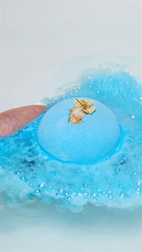 The One With Chamomile | Bath Bomb | LUSH