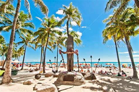 Waikiki beach in Honolulu, Hawaii – Stock Editorial Photo © eddygaleotti #40287049