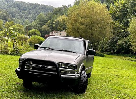 Dustin's 2001 Chevrolet Blazer - Holley My Garage