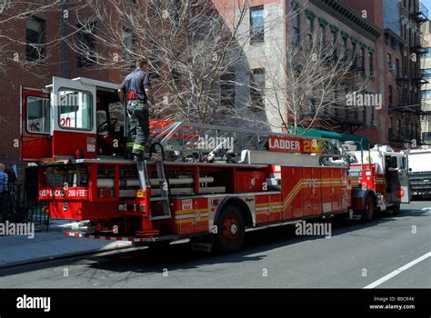 Ladder truck fdny fire department hi-res stock photography and images ...