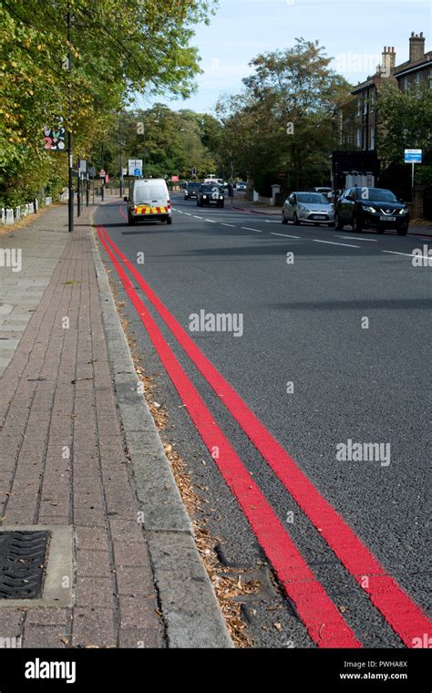 Road markings uk hi-res stock photography and images - Alamy