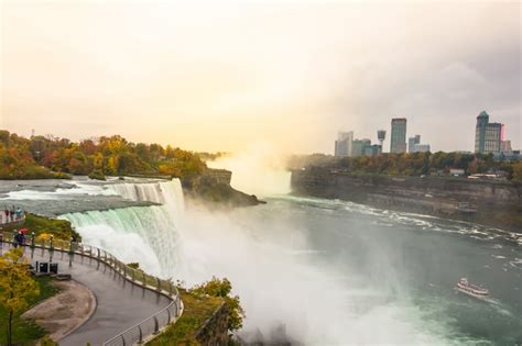 Free Photo | American side of niagara falls during sunrise