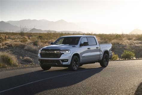 Stellantis unveils 2025 Ram 1500 ‘Ramcharger’ with gas tank and battery