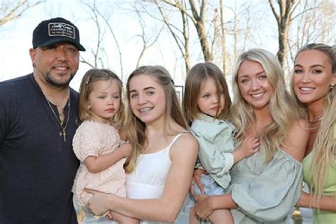 Jason Aldean Celebrates Daughter Keeley's Graduation - Country Music Lane