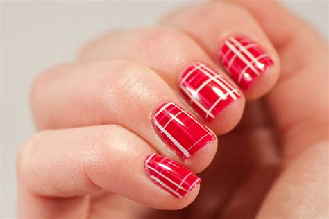 40 Great Nail Art Ideas - Red - May contain traces of polish