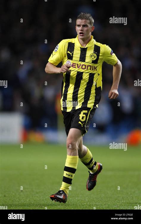 SVEN BENDER BORUSSIA DORTMUND ETIHAD STADIUM MANCHESTER ENGLAND 03 ...