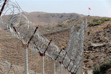 Pakistan, Afghanistan in angry tangle over border fence to keep out...