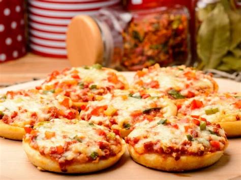 Mini Pizzas (With Homemade Pizza Crusts) Recipe from CDKitchen