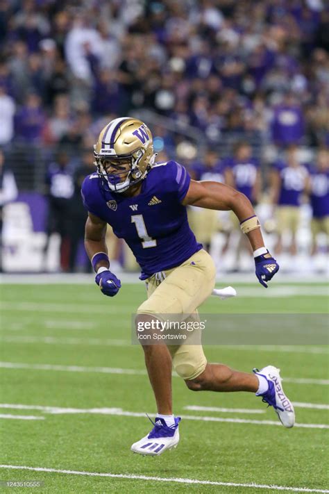 Washington Rome Odunze during a college football game between the ...