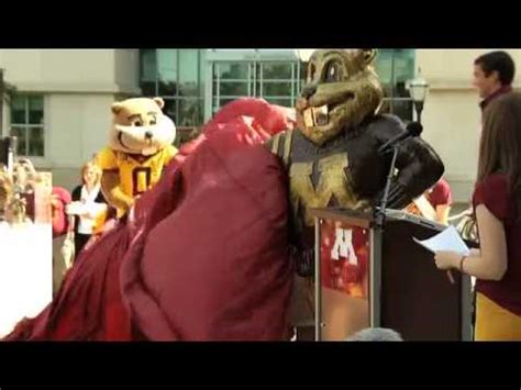 RAW: Goldy Gopher Statue Unveiled at U of M - YouTube