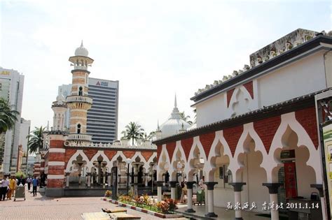 Masjid Jamek in Kuala Lumpur, beautiful mosque of red bricks & marble - klia2.info