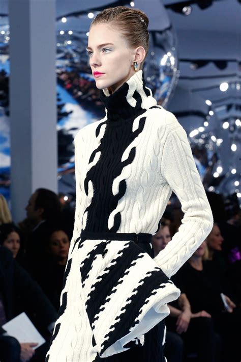 Christian Dior Fall 2013 Ready-to-Wear Fashion Show | Knit fashion, Fashion, Knitwear fashion