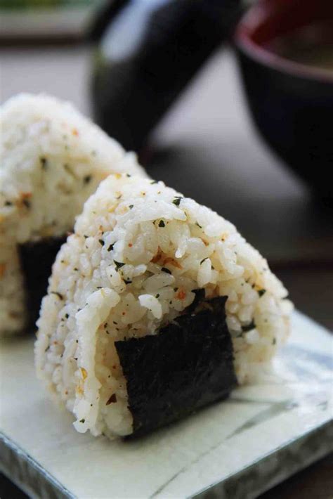 12 Best Onigiri Fillings (Popular Fillings for Japanese Rice Balls ...