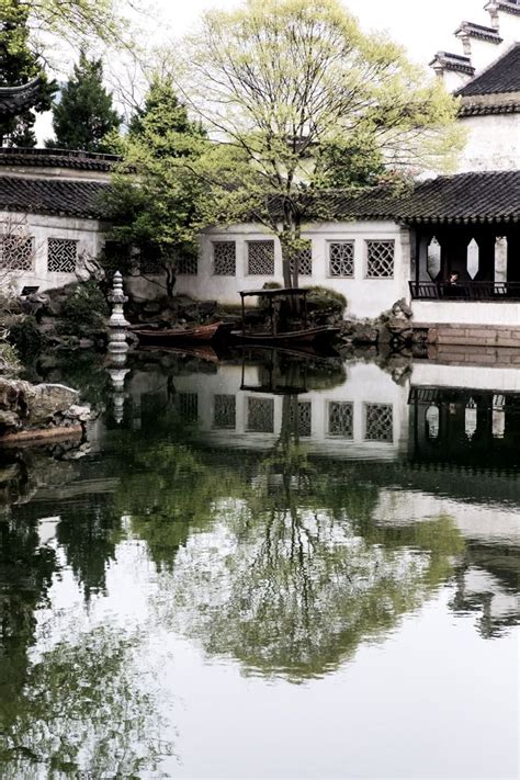 Suzhou Gardens Solitary Moment | Chinese garden, Suzhou, Traditional architect