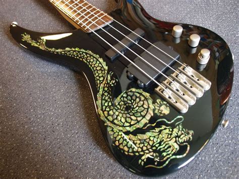 Luna Bass Andromeda Dragon bass guitar with cable and cover - Catawiki