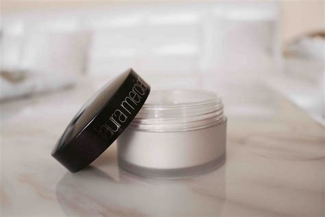 5 Reasons why Laura Mercier Translucent Powder is worth all the hype ...