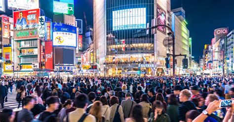 Shibuya Crossing is the world's 'wildest' intersection | | Salam Groovy Japan