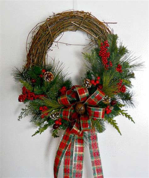 The Country style Christmas Wreath is simple and Beautiful! It would be ...