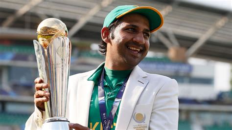 Ousted Pakistan Captain Sarfaraz Ahmed to Keep Central Contract in ...