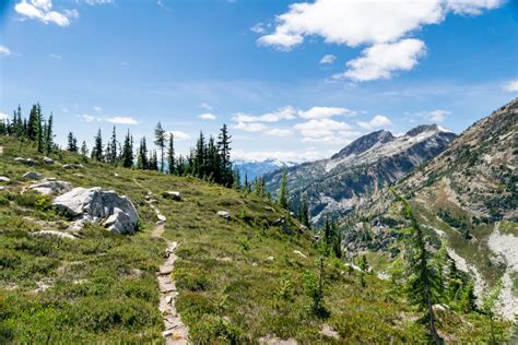 9 Amazing Hikes in North Cascades National Park