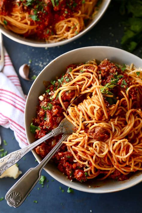 Slow Cooker Spaghetti Bolognese Sauce - The Chunky Chef