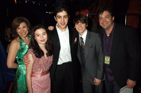 NickALive!: Drake Bell Sang the 'Drake & Josh' Theme Song While Walter ...