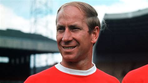 Sir Bobby Charlton dies as football pays tribute to England and Man Utd ...