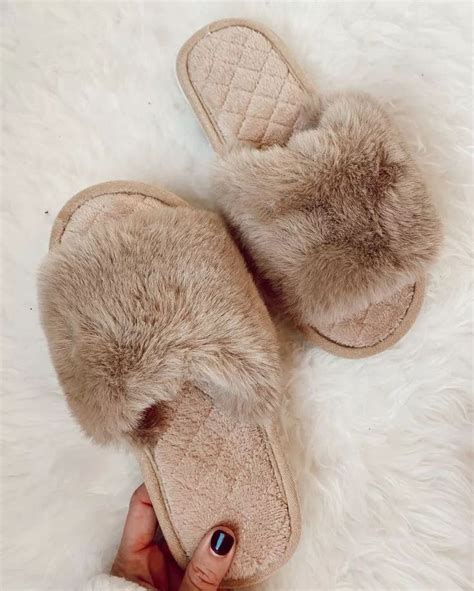 FUZZY AMAZON SLIPPERS | Slippers, Amazon fashion, Fuzzy