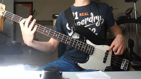 Muse Hysteria bass cover - YouTube