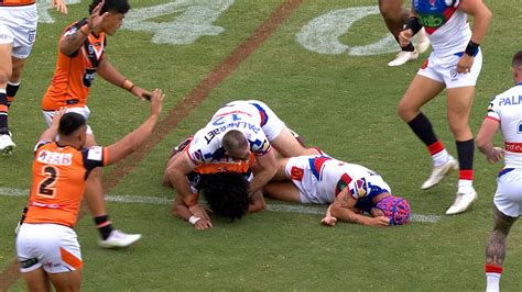 NRL 2023: Kalyn Ponga knocked out, concussion, Newcastle Knights v ...